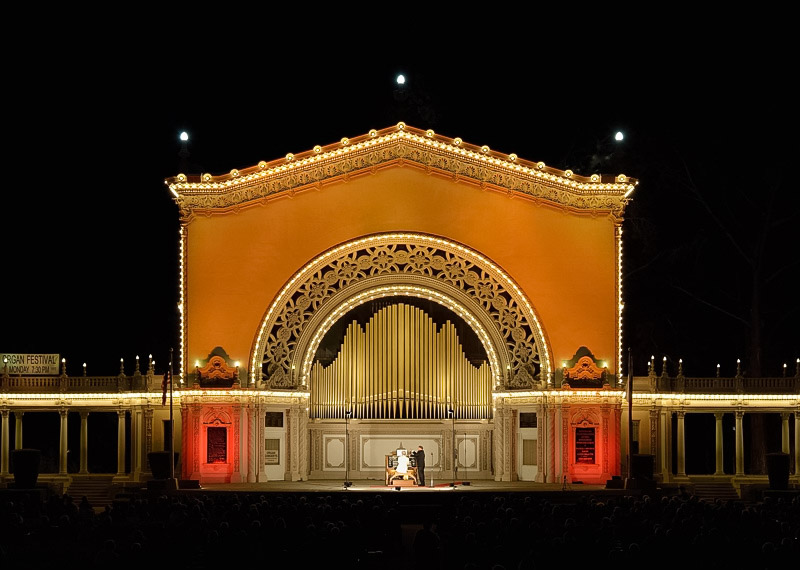 Organ Pavilion in Orange